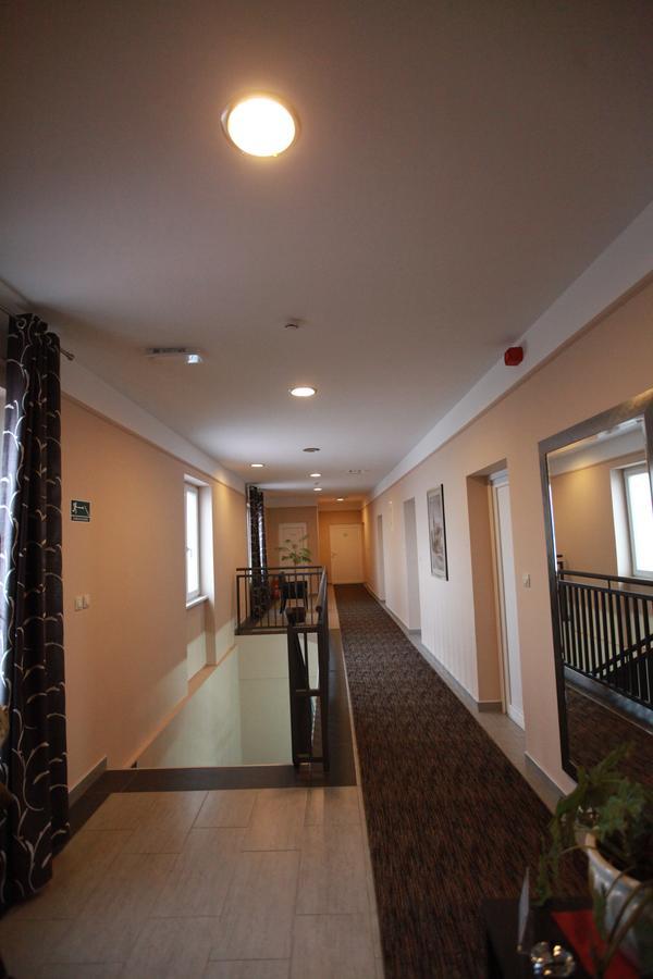 Hotel Petrijevci บิโซวัส ภายนอก รูปภาพ