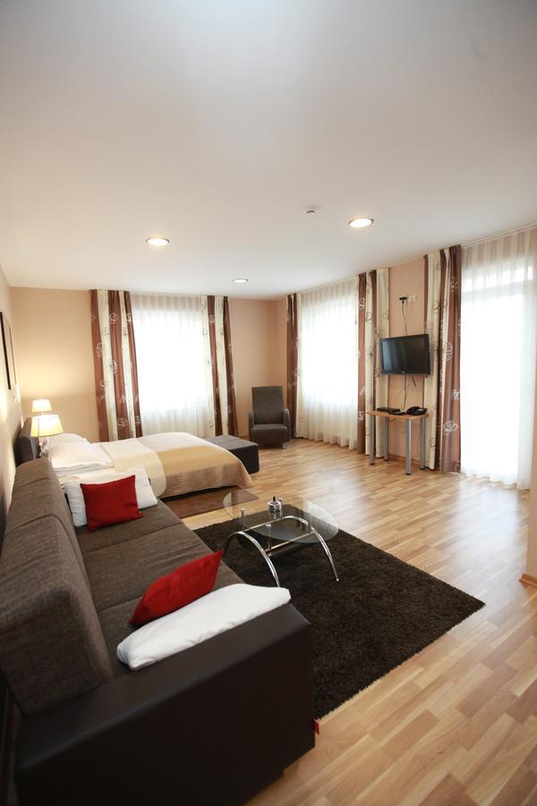 Hotel Petrijevci บิโซวัส ภายนอก รูปภาพ